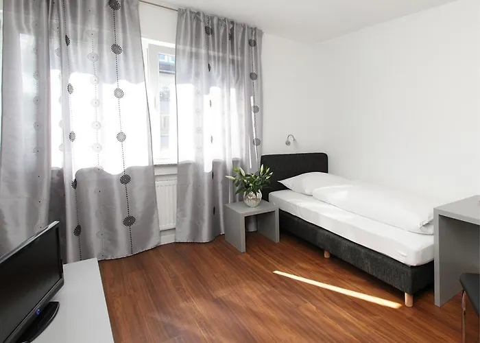 בית הארחה Pension Arkade נקרסולם